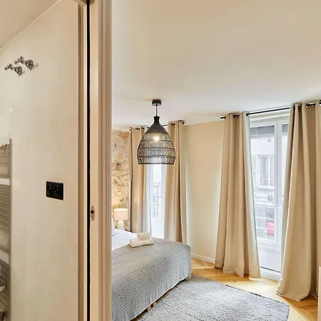 Cozy Center Of Apartment Paris