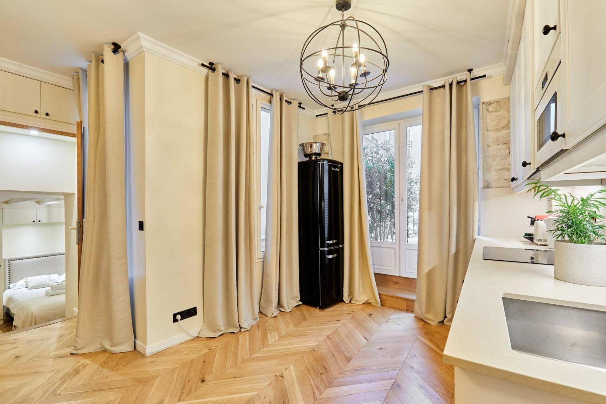 Cozy Center Of Apartment Paris